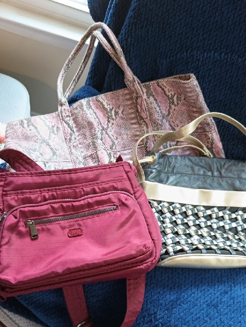 Lot Of 3 - Woven š¤/Gold Purse, B/W Leather Clutch, BCBG Pink/š¤ š-Skin Tote - Picture 15 of 15
